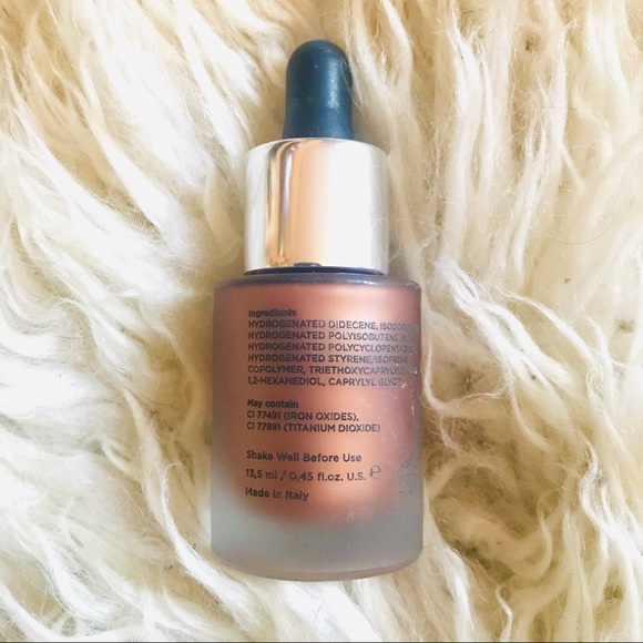 Iconic London Illuminator Dewy Highlighter in Glow - Picture 4 of 5